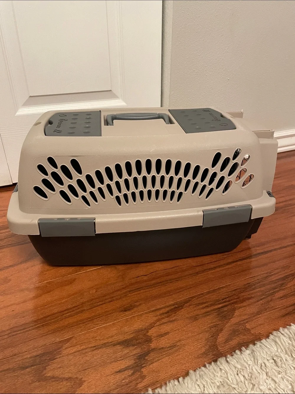 Petmate Small Pet Taxi 19” Travel Taxi Crate For Cats or Small Dogs Great Shape
